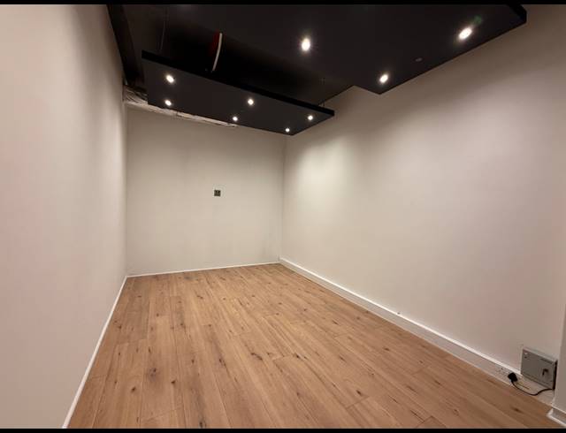 148M² OFFICE TO LET IN SEA POINT